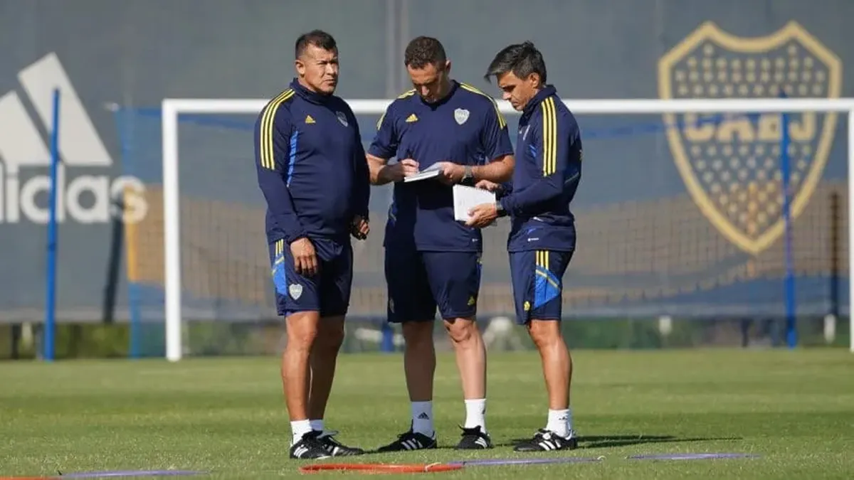 Jorge Almirón tiene algunas dudas para recibir a Belgrano