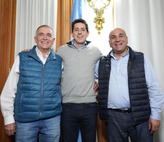La comitiva tucumana ya se encuentra en Buenos Aires esperando el anuncio de la fórmula Wado-Manzur
