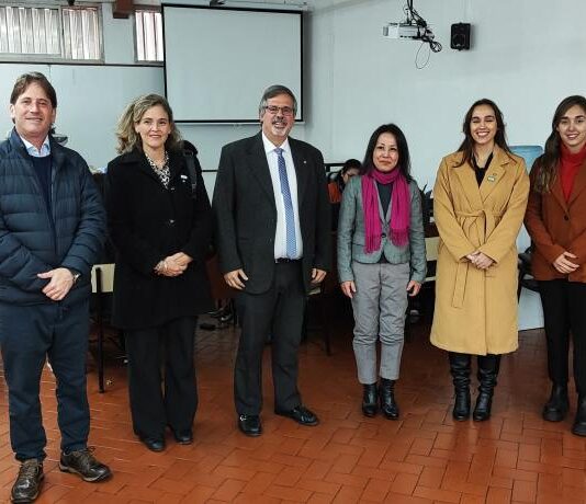 La comunidad peruana de Tucumán recibió atención administrativa en el Consulado Itinerante