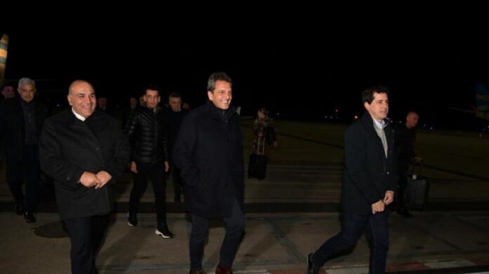 Manzur recibió a Sergio Massa en el aeropuerto