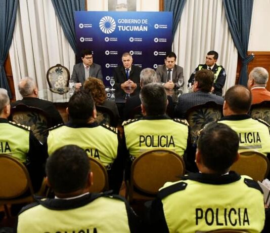 Jaldo se reunió con la plana mayor de la Policía en Casa de Gobierno