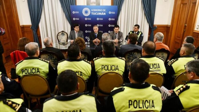 Jaldo se reunió con la plana mayor de la Policía