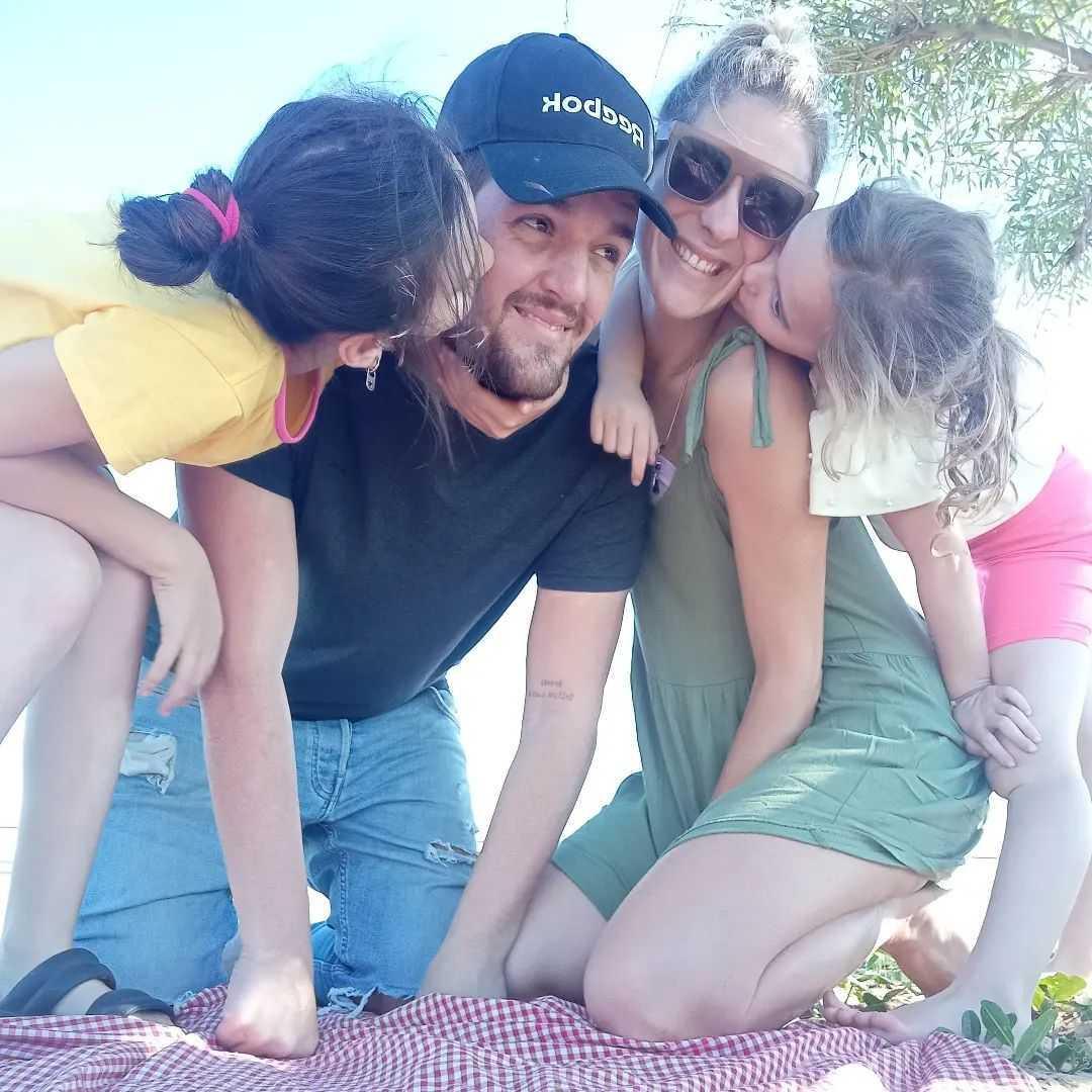 Chio y Brenda con sus hijas. Foto: Instagram