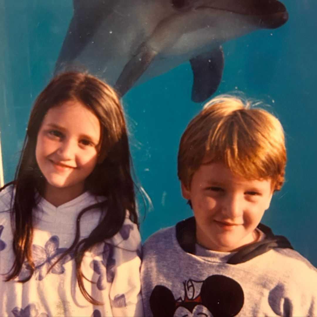 Chio y Mariel de niños. Foto: Instagram
