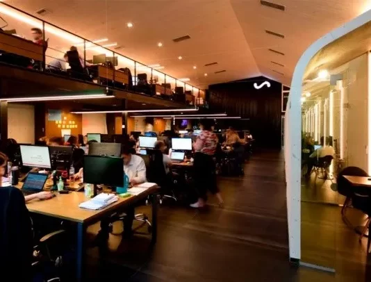 Ualá busca empleados mayores de 50 años para cubrir diferentes puestos Busqueda laboral en UALA