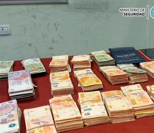 Detienen a pareja con $ 2.000.000 y flores marihuana
