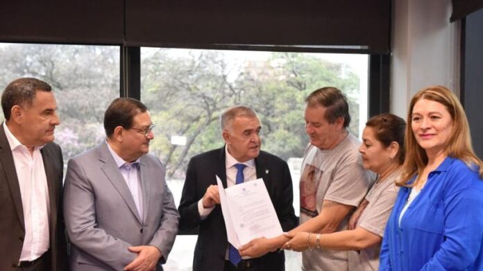 Jaldo recibió a los abuelos de Lucio Dupuy en la