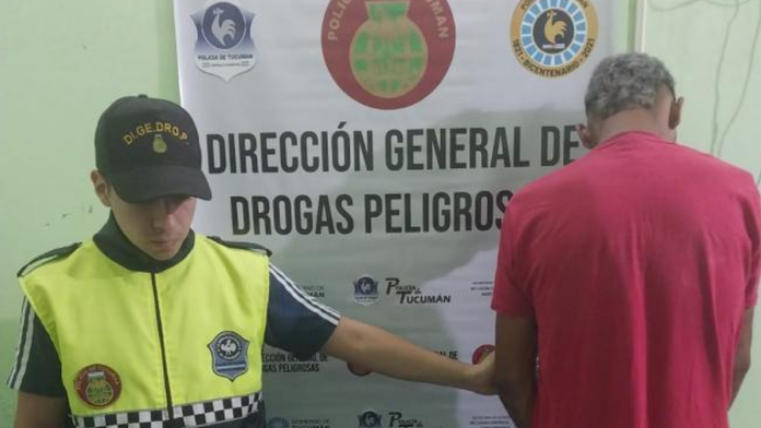 Detienen a joven con marihuana y cocaína en la vía