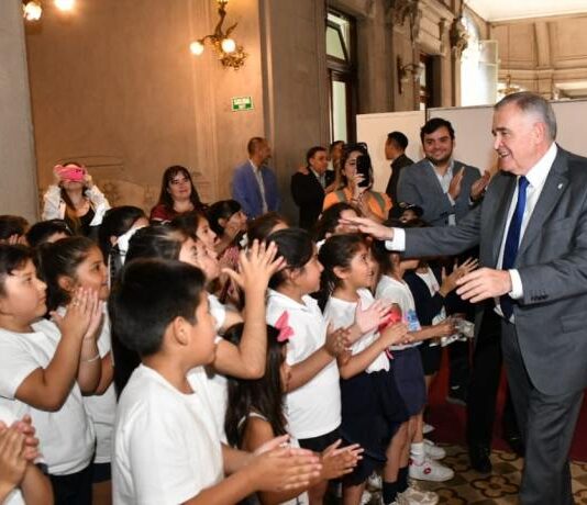 Escolares de Ranchillos visitaron por primera vez Casa de Gobierno