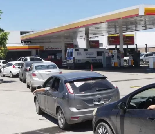 «Argenzuela»: otra vez falta nafta y hay largas colas en estaciones de Tucumán falta de nafta en tucuman