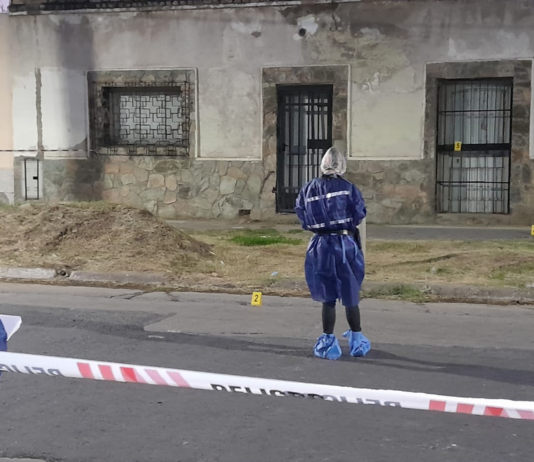 lo balearon para robarle la moto y está grave