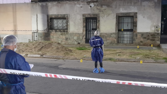 lo balearon para robarle la moto y está grave