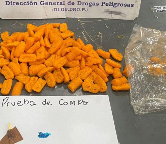 Una mujer le llevó drogas a su pareja disimuladas en snacks