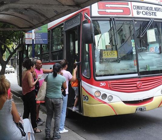 Jaldo instó a la resolución del conflicto de UTA para garantizar el servicio