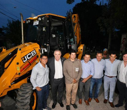 Jaldo inauguró obras y entregó equipamiento en Lastenia