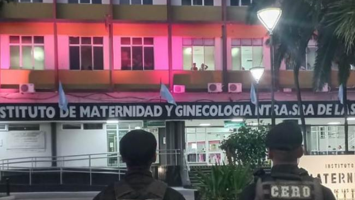 Una mujer fue rescatada tras acceder a la cornisa del