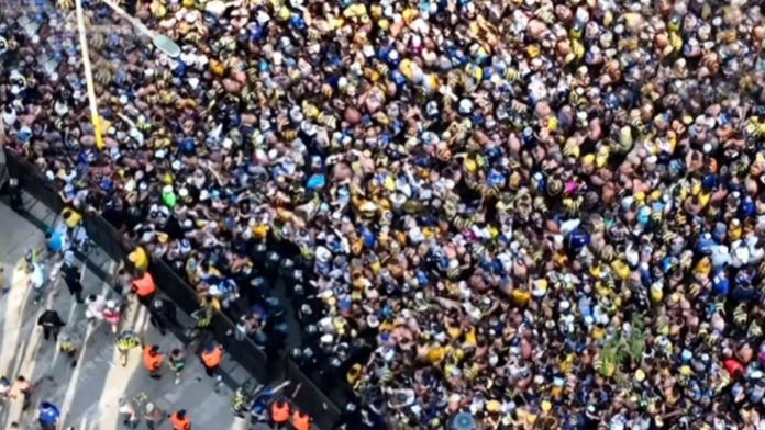 hinchas de Central fueron reprimidos por la policía