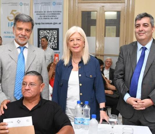 Certifican el normal funcionamiento y entregan personería jurídica a 60 ONGS