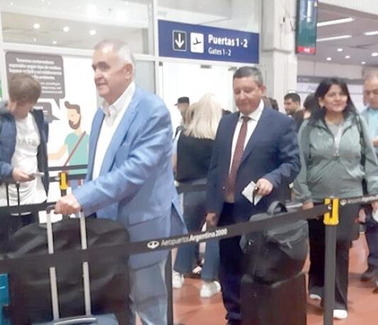 El Gobernador viajó a Buenos Aires y se reunirá con ministros del Gabinete nacional