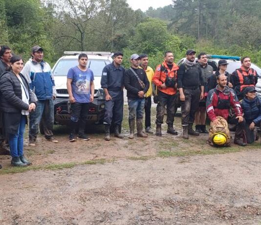 Rescatan a dos hermanos que habían quedado aislados por la crecida del Río Grande