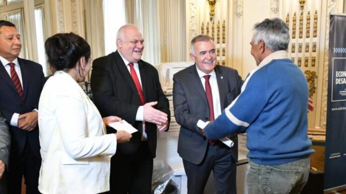 El Gobierno entregó herramientas y microcréditos a emprendedores tucumanos