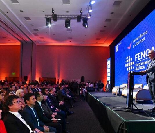 Jaldo participó del Foro Económico del NOA