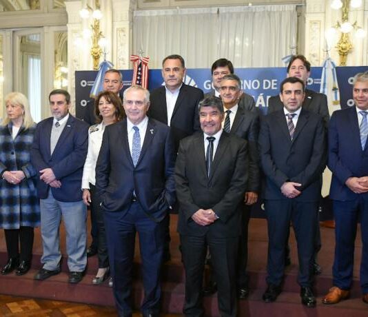 Acevedo recibió al embajador de Estados Unidos Marc Stanley