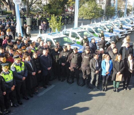 Jaldo entregó 53 vehículos para la policía de Tucumán