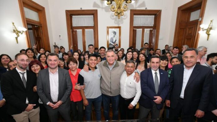 Jaldo firmó el acuerdo de recomposición salarial con los trabajadores