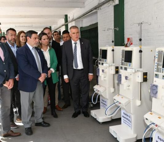 Jaldo recibió insumos y equipamientos médicos que se distribuirán en toda la provincia