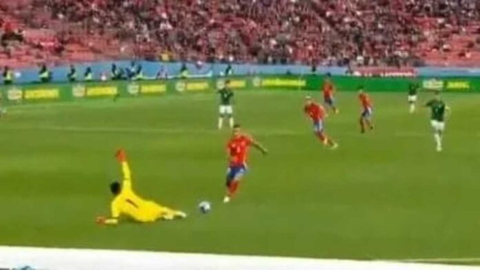 Polémico gol de Chile cuando Lampe quedó lesionado en el