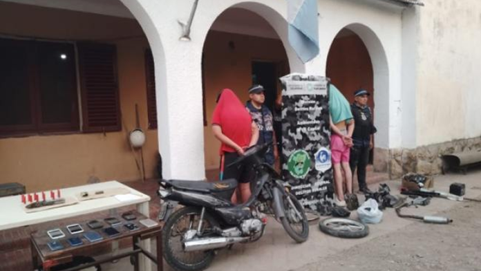 detienen a dos sospechosos de un robo en banda