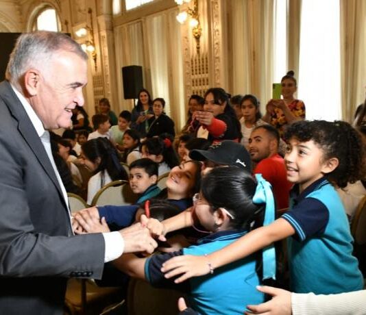 Alumnos de la Capital y el Interior conocieron al Gobernador en Casa de Gobierno