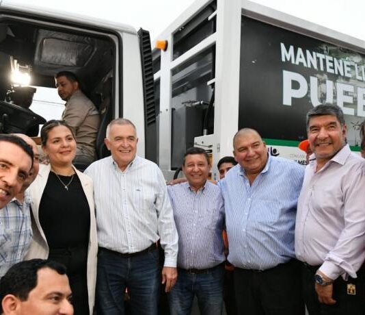 Jaldo entregó un camión compactador y visitó obras en Quilmes y Los Sueldo
