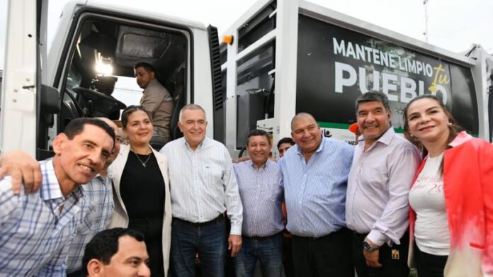 Jaldo entregó un camión compactador y visitó obras en Quilmes