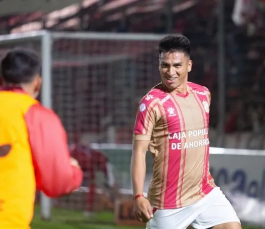 Gustavo Abregú y Junior Arias entre los cinco más cotizados