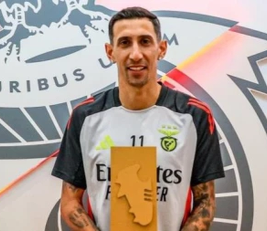 Di María fue premiado como el mejor jugador de la liga de Portugal
