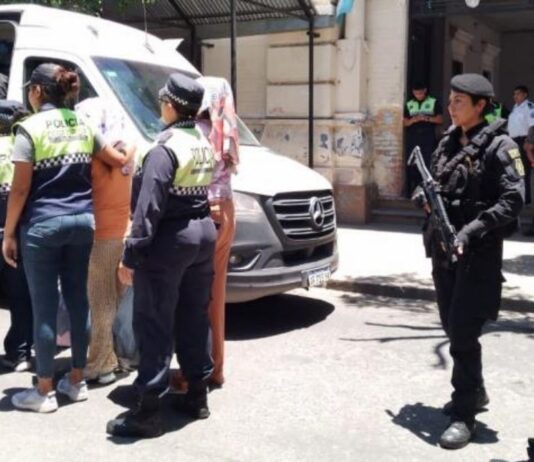 Trasladan a 25 detenidas al complejo penitenciario de Delfín Gallo
