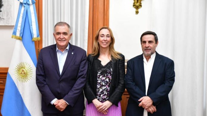 Jaldo recibió a la representante de la OPS en Argentina,
