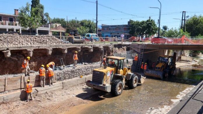 Avanza la construcción de nuevos muros de contención en Canal