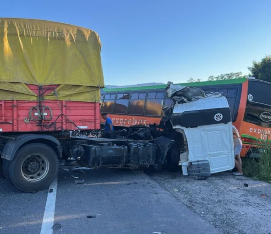 Chocaron un camión y un colectivo en Concepción