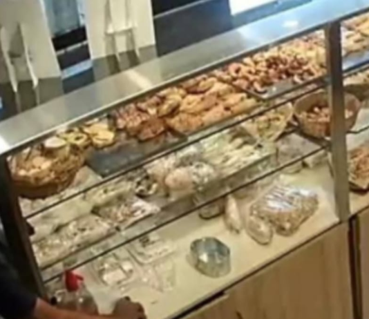 Fue asaltada mientras atendía una panadería