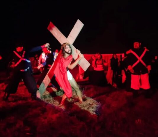 En Las Talitas se exhibe la obra Vida y Pasión de Cristo Gaucho cristo