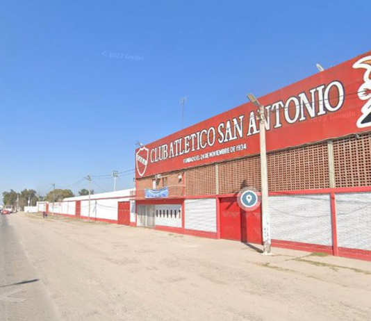 salía de bailar y un motochorro la golpeó y le robó el celular