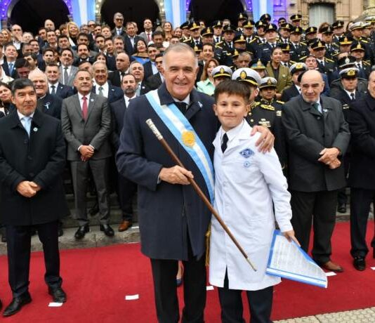 25 de Mayo: “Hay que colocar siempre la Bandera Argentina por sobre todas las ideologías”
