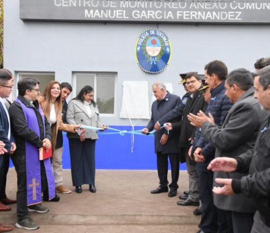 Jaldo inauguró obras y entregó un tractor en Manuel García Fernández