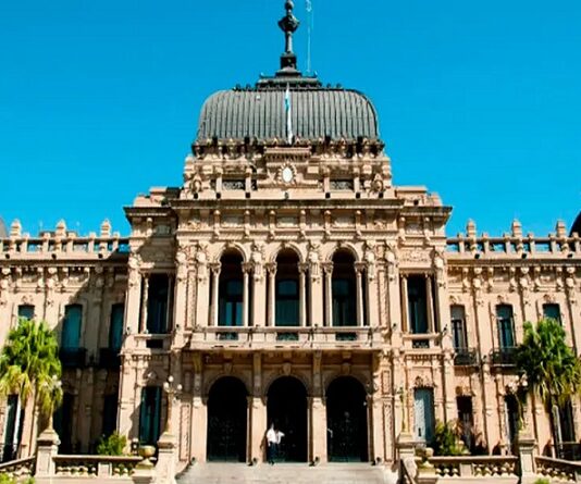 Jaldo restaurará la Casa de Gobierno para los festejos del 9 de Julio