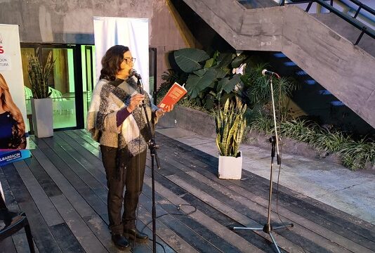 Romi Carrizo representó a Las Talitas en el cierre del Mayo de las Letras 2025