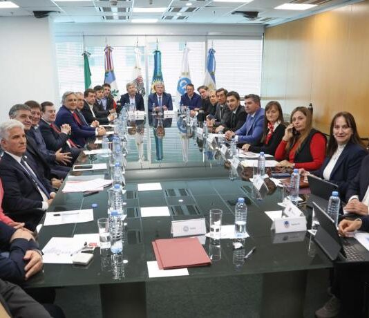 Gobernadores proponen una redistribución más federal de los recursos nacionales