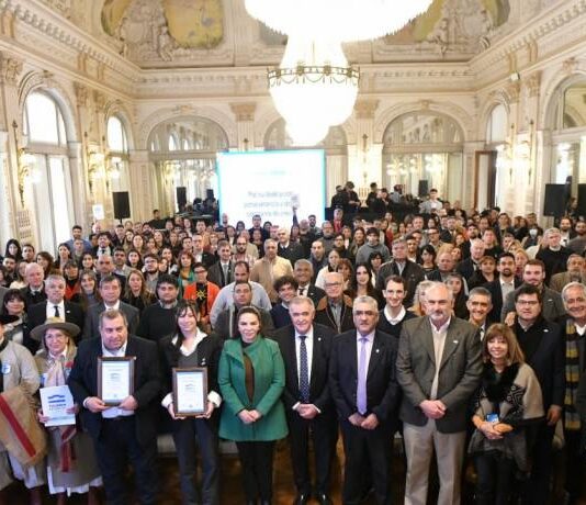 Jaldo entregó 100 licencias de la Marca Tucumán a instituciones y tucumanos destacados